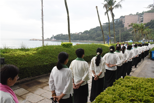 禅修茶道初级讲习班海边行禅课程