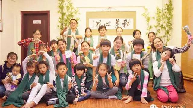 Warm winter sun melts snow； Serving by kids, the aroma of tea spreads the whole room－the fourth Chan Tea family class in Guangzhou