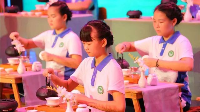 中学茶道艺术绽放青春校园
