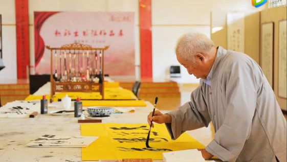 视频丨妙笔生莲香万家 一位七旬老人的善愿