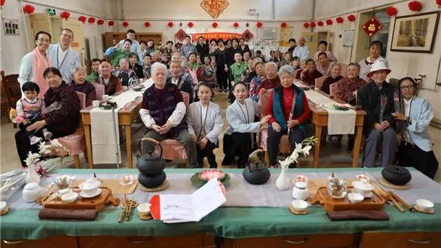 青岛｜重阳欢聚会康乐，尊亲爱老敬禅茶