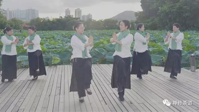 深圳｜微风拂过 满池荷香清送——洪湖公园茶道瑜伽茶会雅集