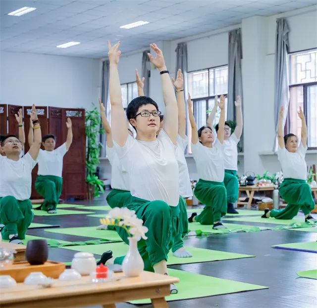 茶道瑜伽∣植入精要呼吸法的体式，是种享受